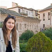 Hola! Me llamo Sara, puedo dar clases y apoyo con los deberes hasta primaria. Especialmente Lengua y Literatura, Biología e Inglés